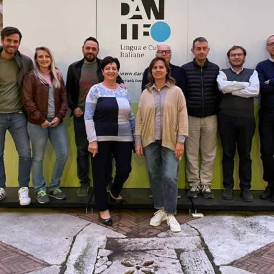 Al centro, prof.ssa Nina Jandroković con gli studenti. Al centro, prof.ssa Nina Jandroković con gli studenti.